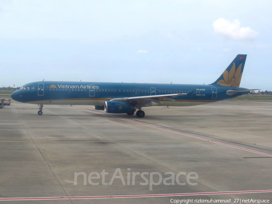 Vietnam Airlines Airbus A321-231 (VN-A326) | Photo 622900