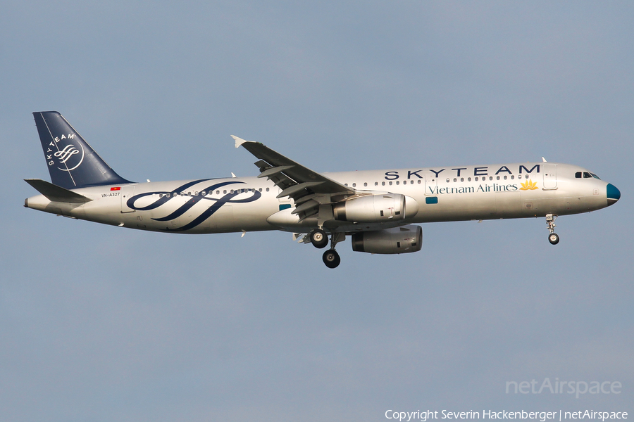 Vietnam Airlines Airbus A321-231 (VN-A327) | Photo 216479