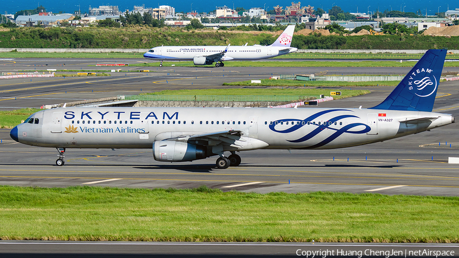 Vietnam Airlines Airbus A321-231 (VN-A327) | Photo 643655