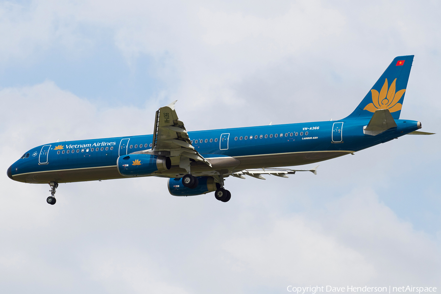 Vietnam Airlines Airbus A321-231 (VN-A366) | Photo 21937