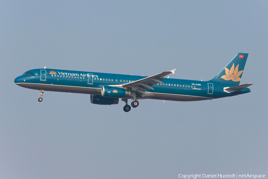 Vietnam Airlines Airbus A321-231 (VN-A390) | Photo 644090