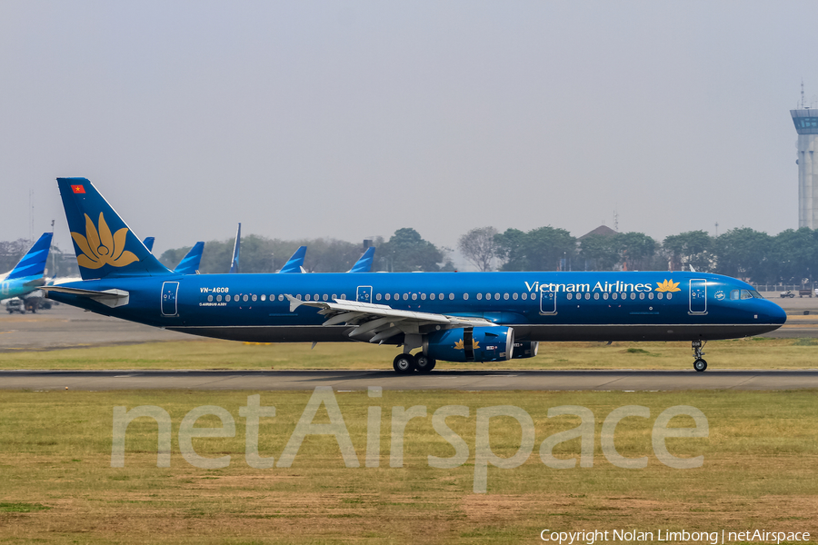 Vietnam Airlines Airbus A321-231 (VN-A608) | Photo 370640