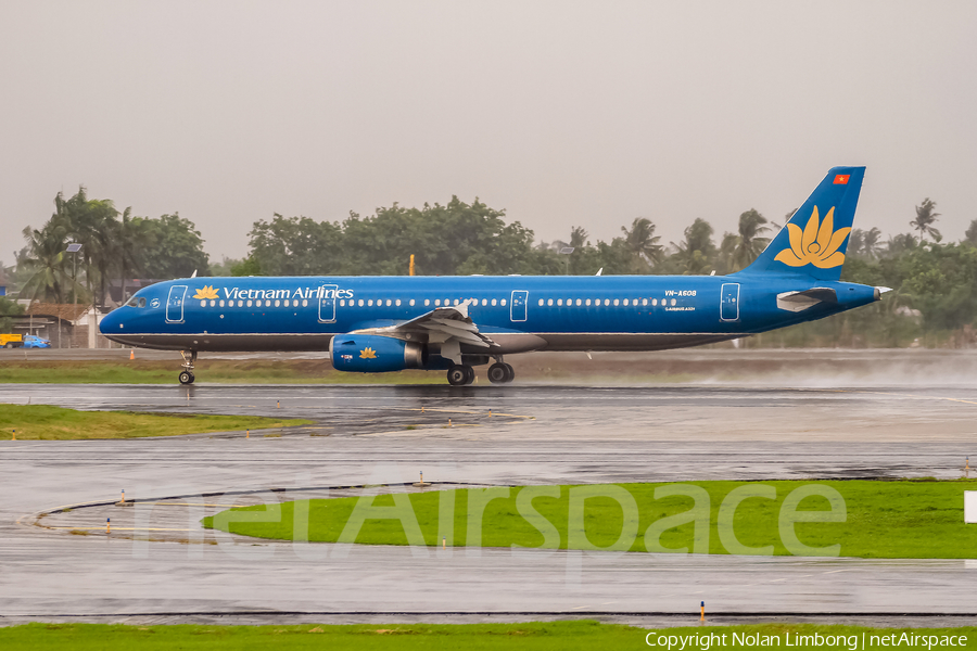 Vietnam Airlines Airbus A321-231 (VN-A608) | Photo 424177