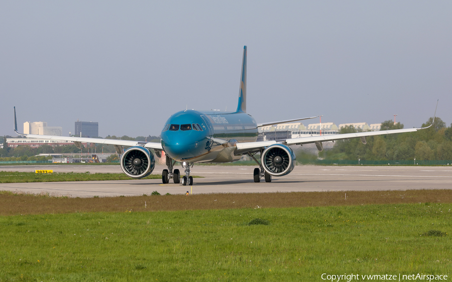 Vietnam Airlines Airbus A321-272N (VN-A616) | Photo 316372