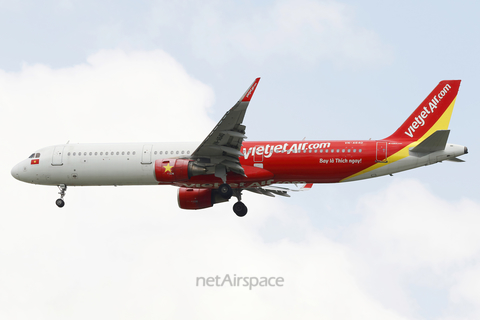 VietJet Air Airbus A321-211 (VN-A640) at  Singapore - Changi, Singapore