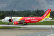 VietJet Air Airbus A320-214 (VN-A681) at  Da Nang International, Vietnam