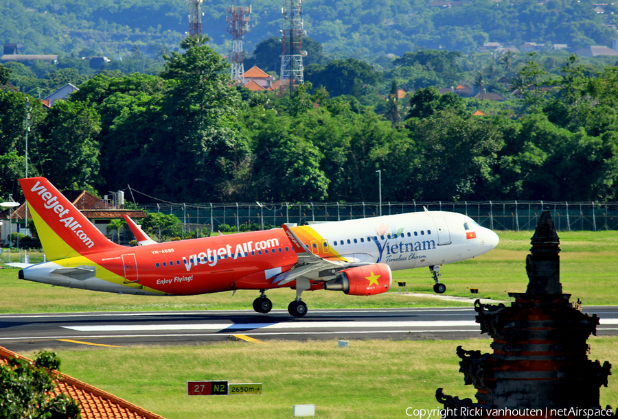 VietJet Air Airbus A320-214 (VN-A696) | Photo 393356