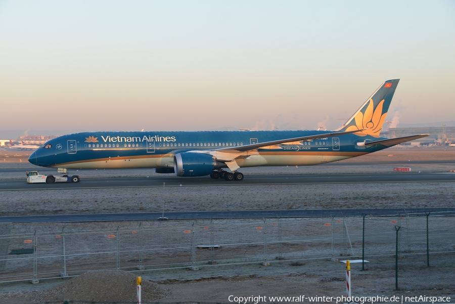 Vietnam Airlines Boeing 787-9 Dreamliner (VN-A867) | Photo 354652