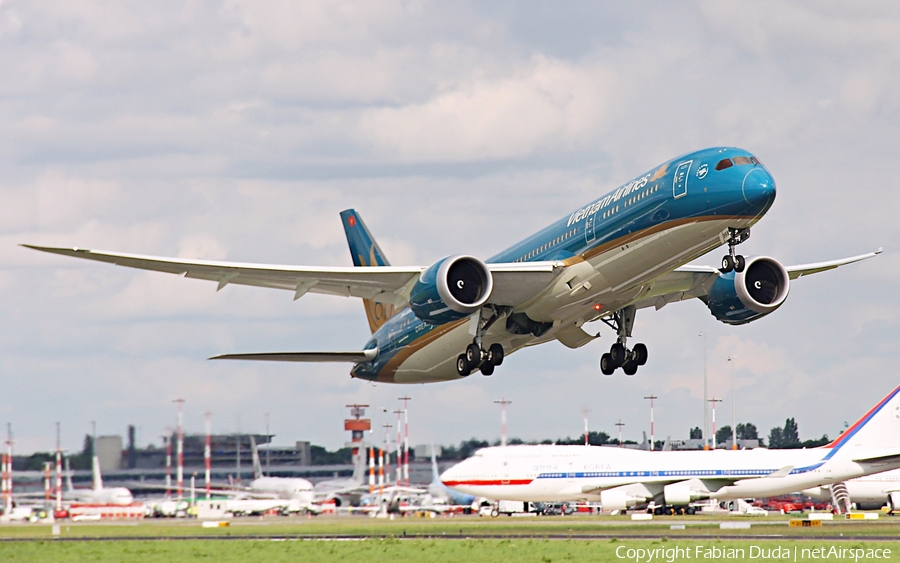 Vietnam Airlines Boeing 787-9 Dreamliner (VN-A868) | Photo 298476