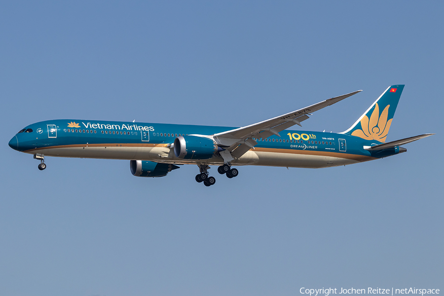 Vietnam Airlines Boeing 787-10 Dreamliner (VN-A873) | Photo 381153