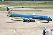 Vietnam Airlines Boeing 787-10 Dreamliner (VN-A879) at  Houston - George Bush Intercontinental, United States