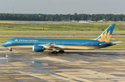 Vietnam Airlines Boeing 787-10 Dreamliner (VN-A879) at  Houston - George Bush Intercontinental, United States