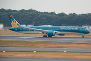 Vietnam Airlines Boeing 787-10 Dreamliner (VN-A879) at  Tokyo - Narita International, Japan