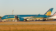 Vietnam Airlines Airbus A350-941 (VN-A889) at  Paris - Charles de Gaulle (Roissy), France