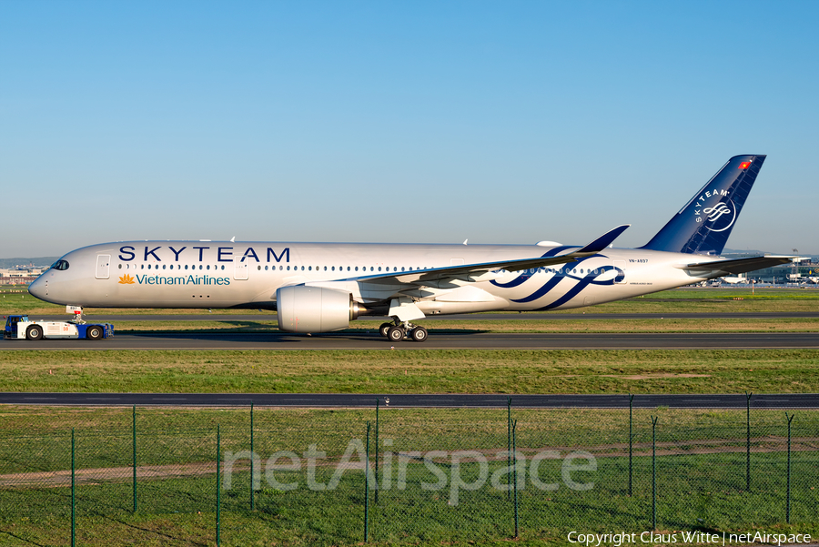 Vietnam Airlines Airbus A350-941 (VN-A897) | Photo 307351