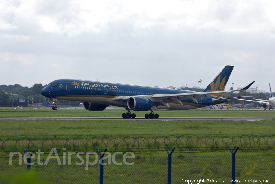 Vietnam Airlines Airbus A350-941 (VN-A898) | Photo 401421