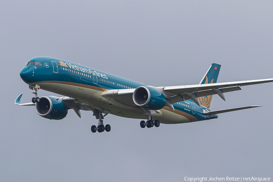 Vietnam Airlines Airbus A350-941 (VN-A899) | Photo 384057