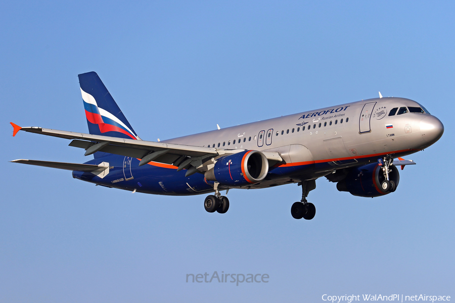 Aeroflot - Russian Airlines Airbus A320-214 (VP-BID) | Photo 481707