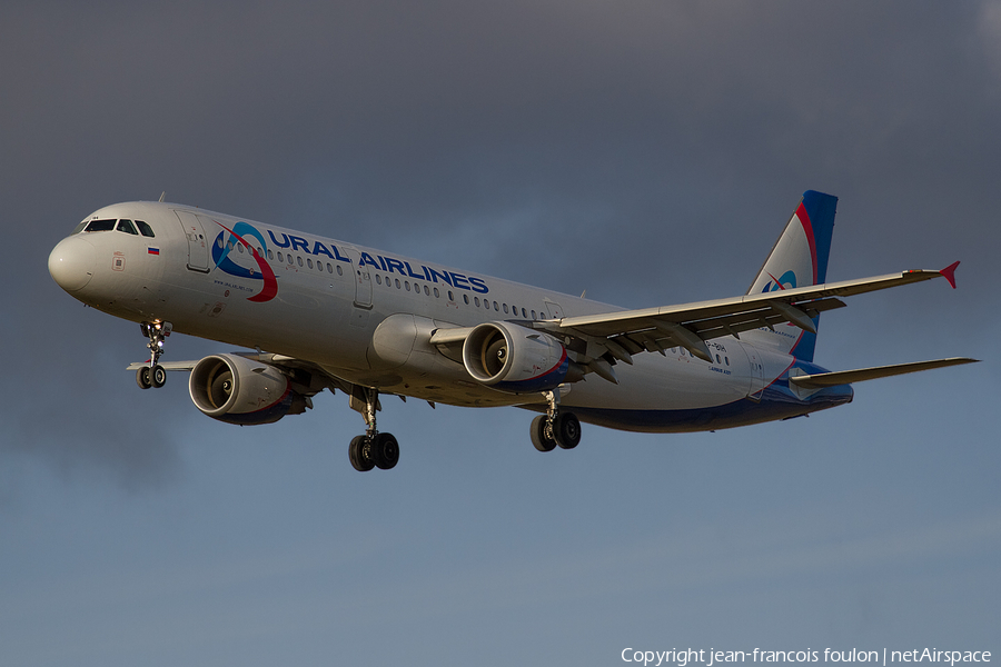 Ural Airlines Airbus A321-211 (VP-BIH) | Photo 410407