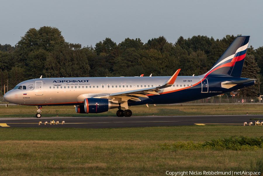 Aeroflot - Russian Airlines Airbus A320-214 (VP-BIY) | Photo 262427