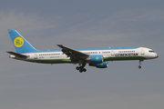 Uzbekistan Airways Boeing 757-231 (VP-BUJ) at  Moscow - Domodedovo, Russia