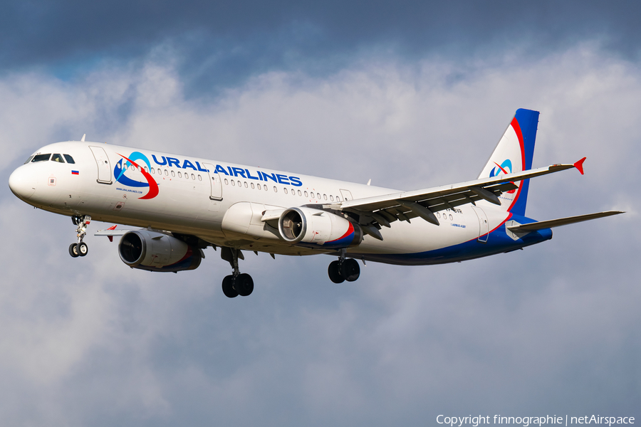 Ural Airlines Airbus A321-231 (VP-BVR) | Photo 493069