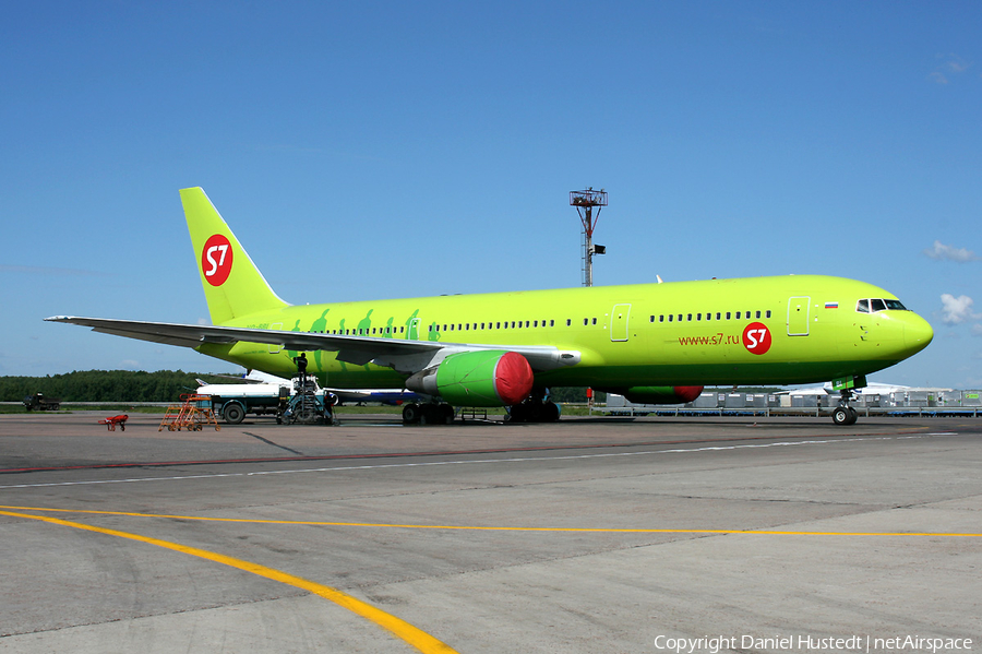 S7 Airlines Boeing 767-328(ER) (VQ-BBI) | Photo 449471