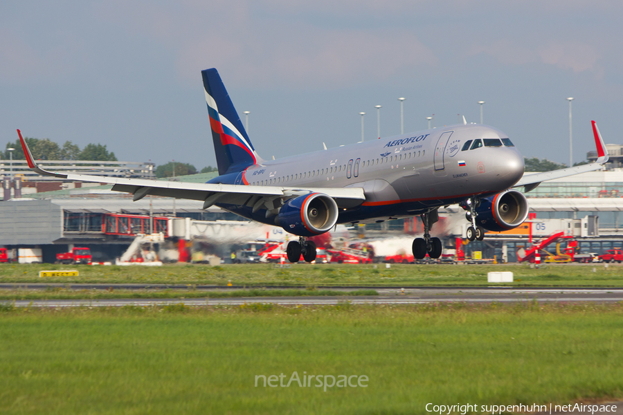 Aeroflot - Russian Airlines Airbus A320-214 (VQ-BPU) | Photo 83497