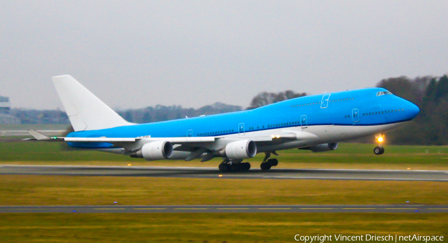 Longtail Aviation Boeing 747-406(M) (VQ-BWL) | Photo 504745