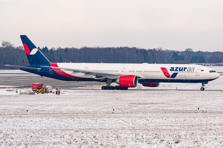 Azur Air Boeing 777-31H(ER) (VQ-BZC) | Photo 429947