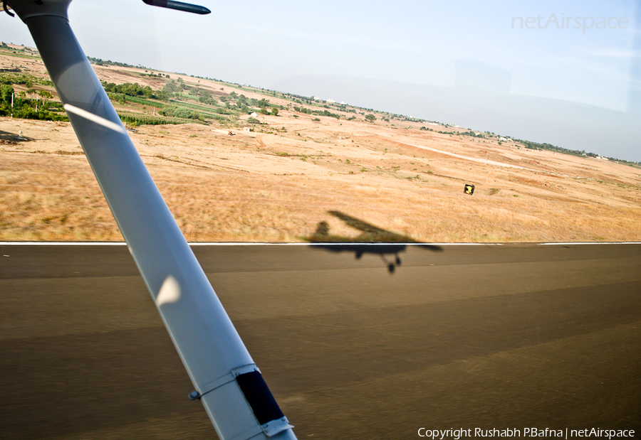 Carver Aviation Cessna 172R Skyhawk (VT-HOT) | Photo 38226