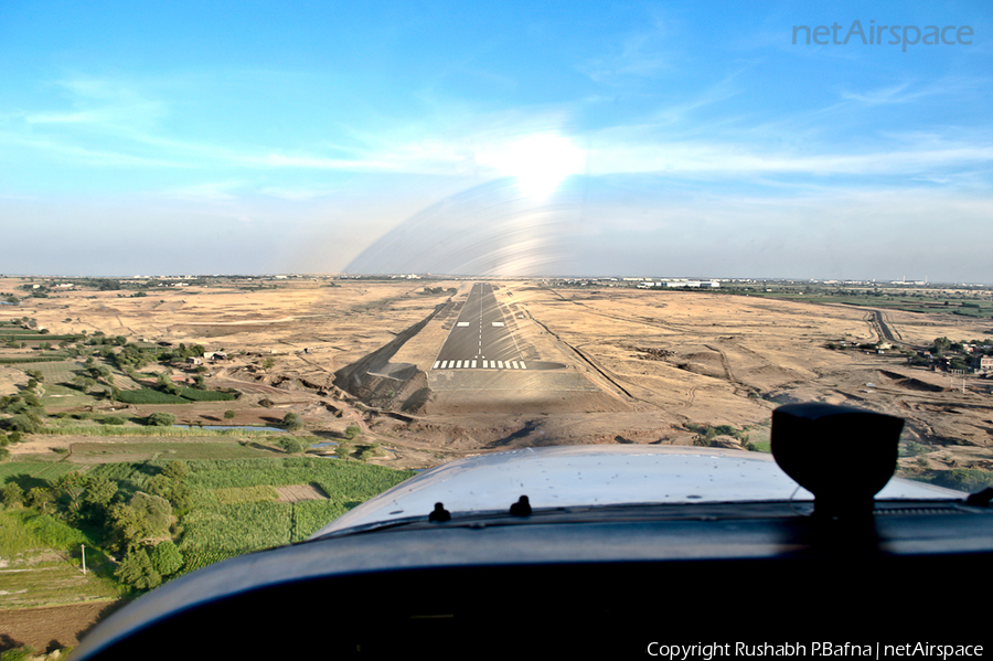 Carver Aviation Cessna 172R Skyhawk (VT-HOT) | Photo 38245