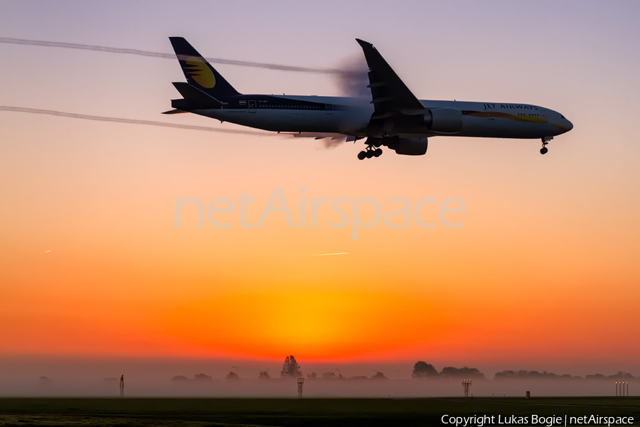 Jet Airways Boeing 777-35R(ER) (VT-JET) | Photo 194009