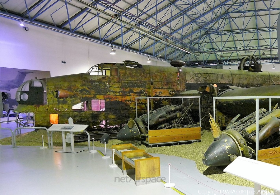 Royal Air Force Handley Page Halifax (W1048) | Photo 441877