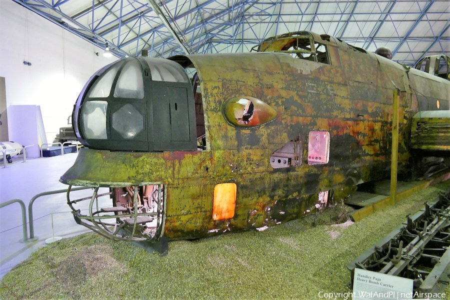 Royal Air Force Handley Page Halifax (W1048) | Photo 441878
