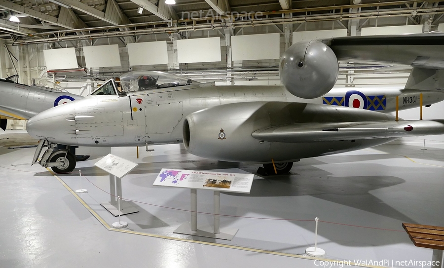 Royal Air Force Gloster Meteor F.8 (WH301) | Photo 441885