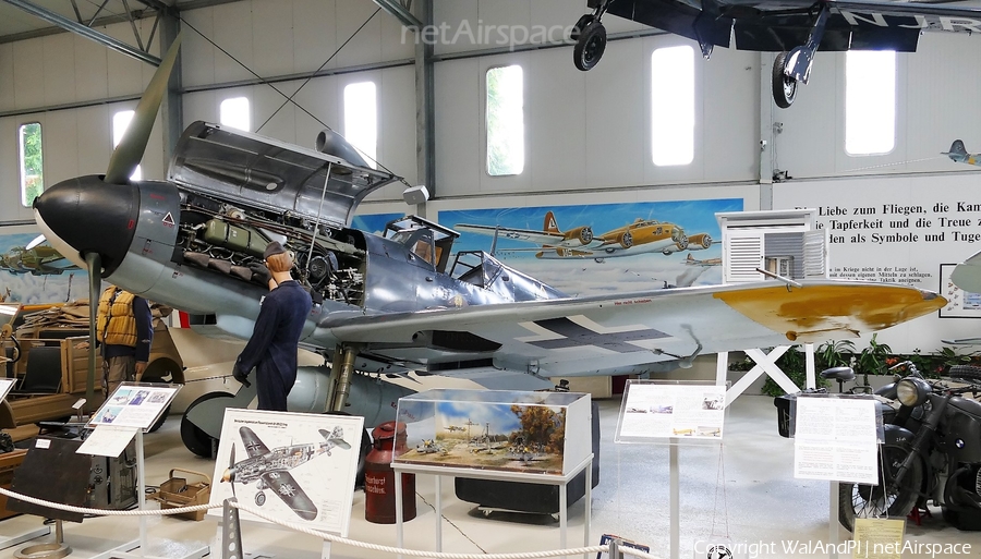 Luftwaffe Messerschmitt Bf 109G-2 (WHITE 3) | Photo 442962