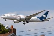AeroMexico Boeing 787-8 Dreamliner (XA-AMX) at  New York - John F. Kennedy International, United States