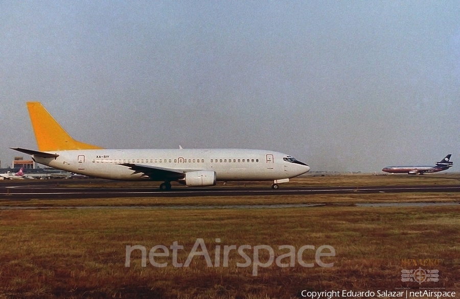 TAESA Lineas Aéreas Boeing 737-3Y0 (XA-SIY) | Photo 292820