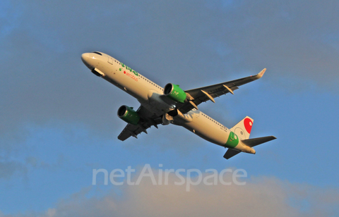 VivaAerobus Airbus A321-271NX (XA-VBH) at  Merida - Manuel Crescencio Rejón International, Mexico