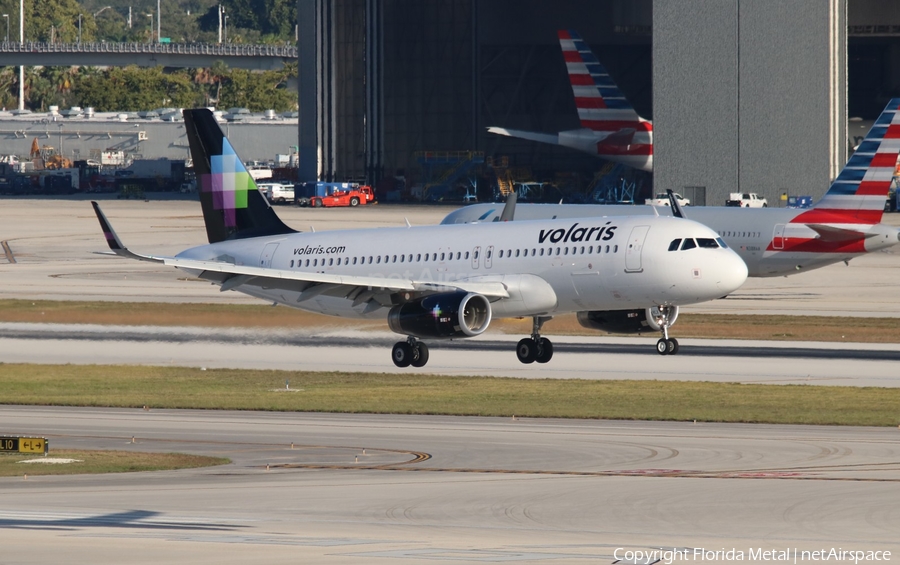 Volaris Airbus A320-233 (XA-VLX) | Photo 408500