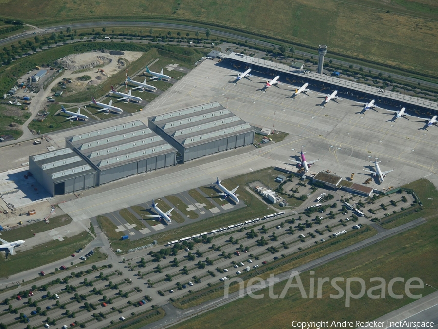 Aviation photo 677535