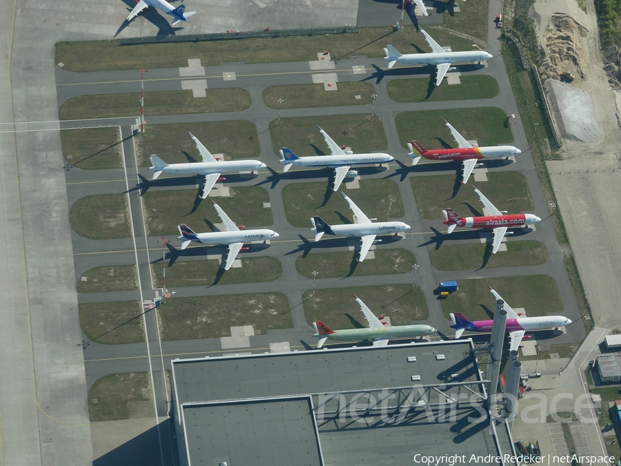 Aviation photo 677536
