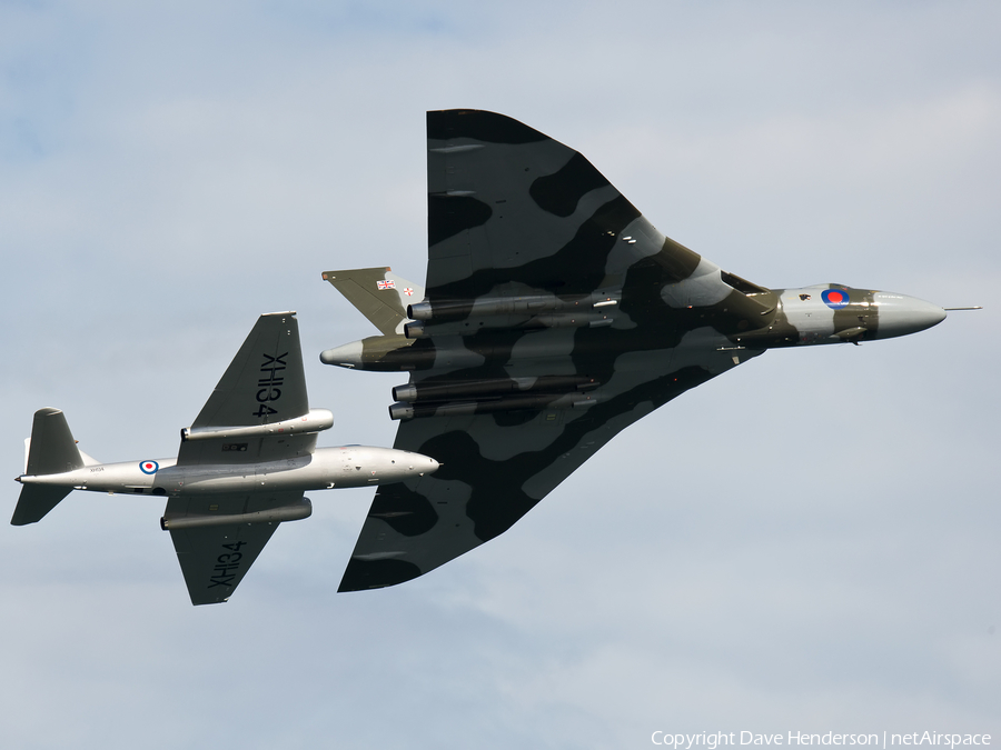 Mid Air Squadron English Electric Canberra PR9 (XH134) | Photo 54511