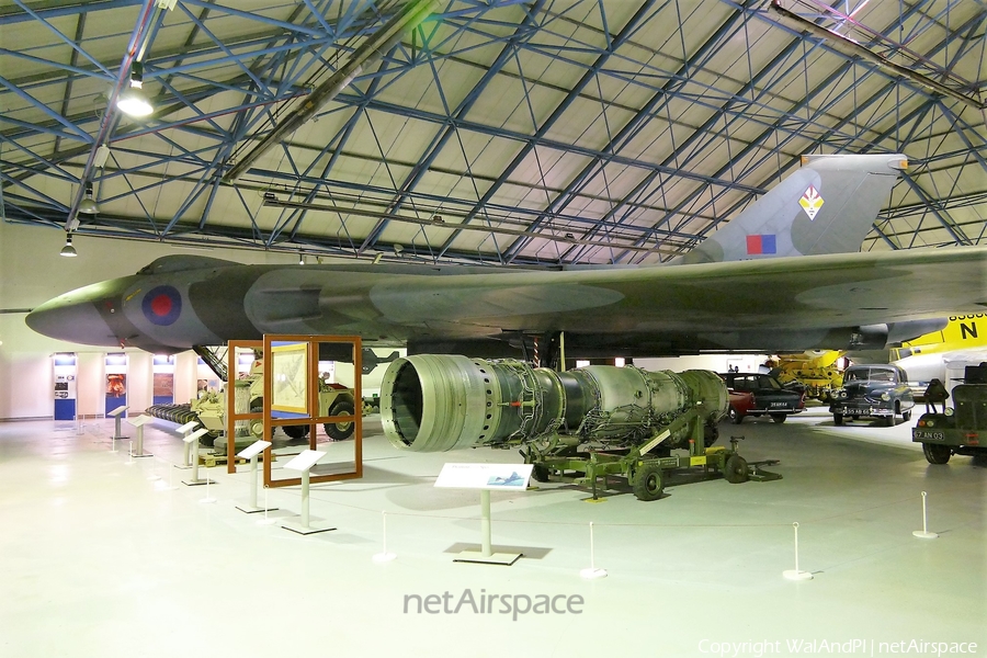 Royal Air Force Avro 698 Vulcan B2 (XL318) | Photo 441943