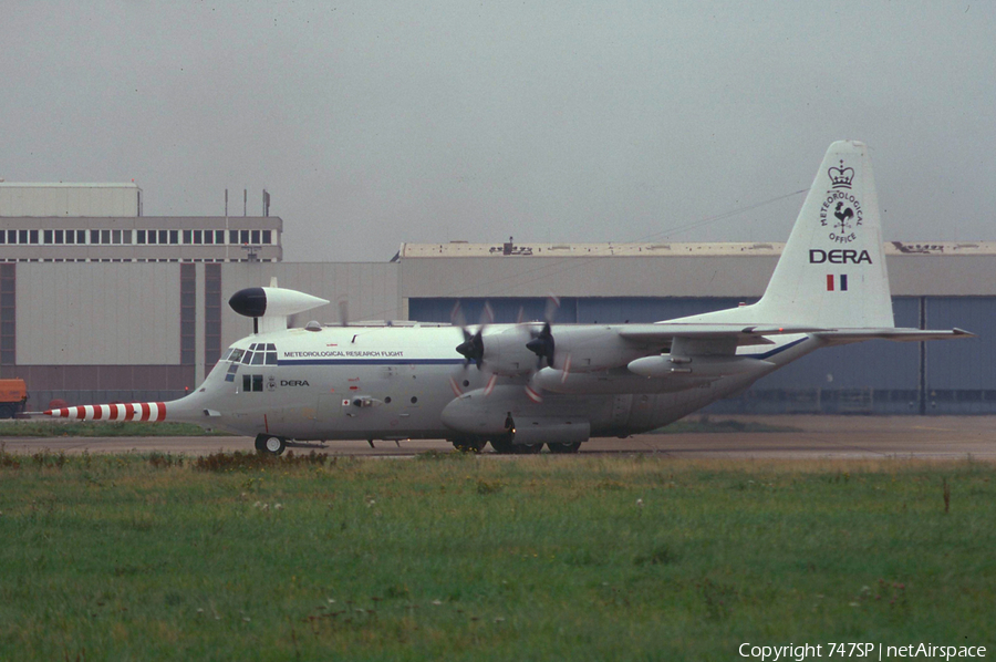 DERA Lockheed Hercules W.2 (XV208) | Photo 38438