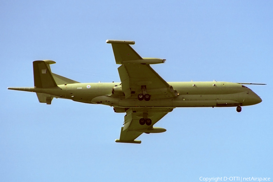 Royal Air Force BAe Systems Nimrod MR2 (XV226) | Photo 324045