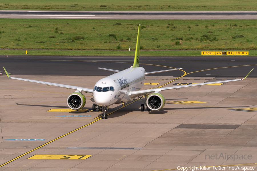 airBaltic Airbus A220-300 (YL-AAT) | Photo 592336
