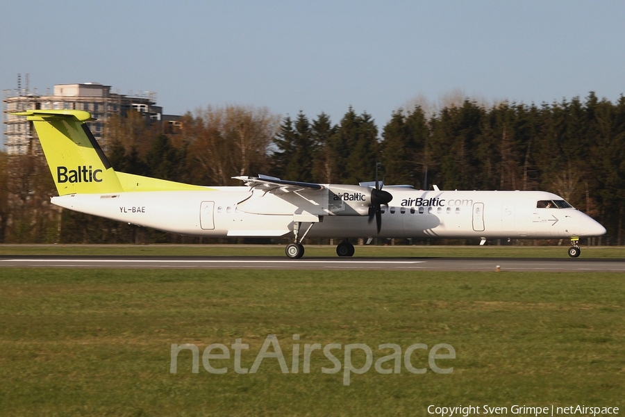 airBaltic Bombardier DHC-8-402Q (YL-BAE) | Photo 25896
