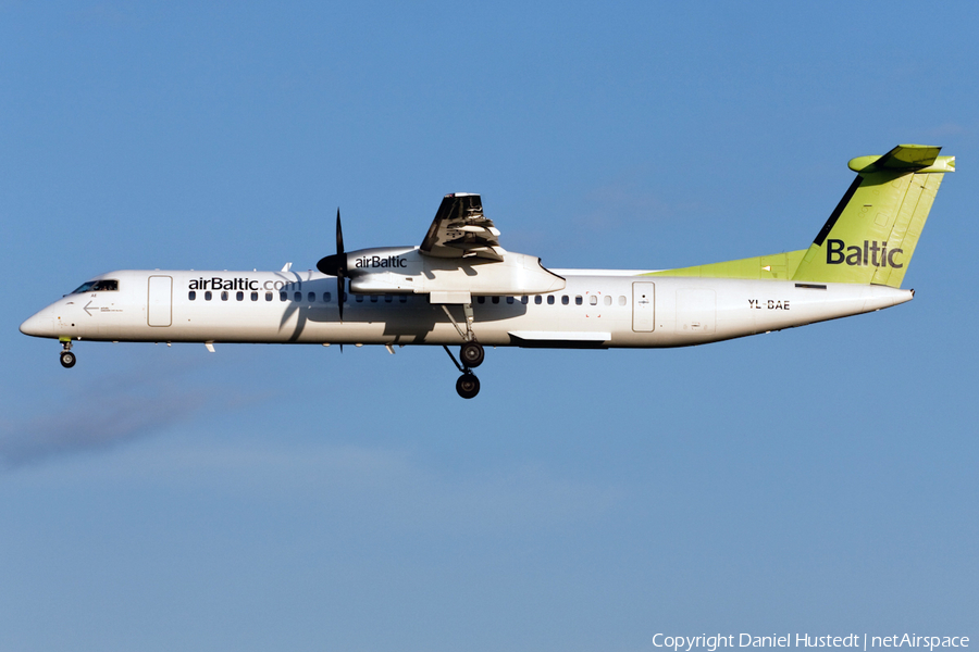 airBaltic Bombardier DHC-8-402Q (YL-BAE) | Photo 493645